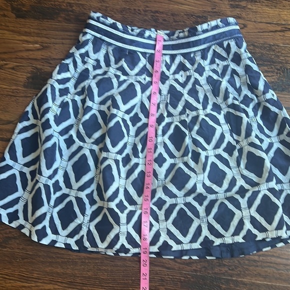 Lily Pulitzer Navy and light blue patterned skirt size 4 - Picture 5 of 7
